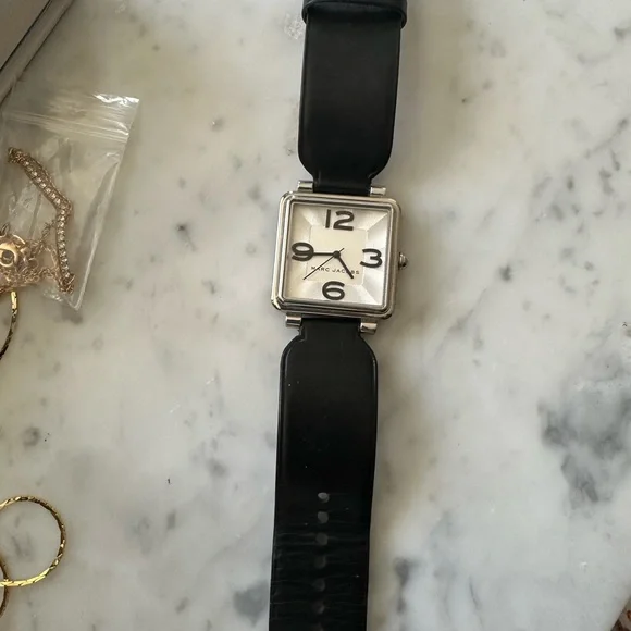 Ladies Watch - Picture 2 of 5